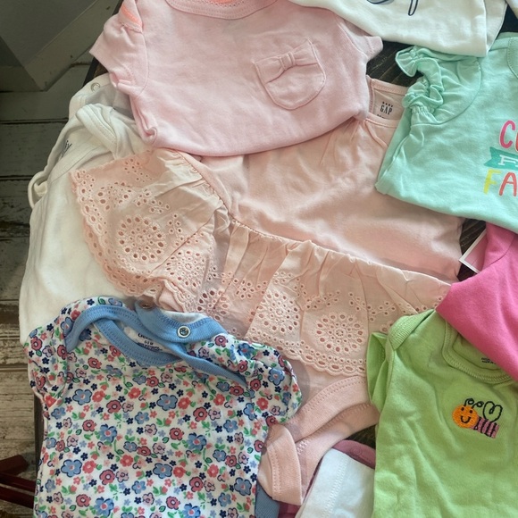 BABY GIRL onesies💗CRAZY DEAL 0-3 mos shirt sleeve, long sleeve and sleeveless! - Picture 6 of 14